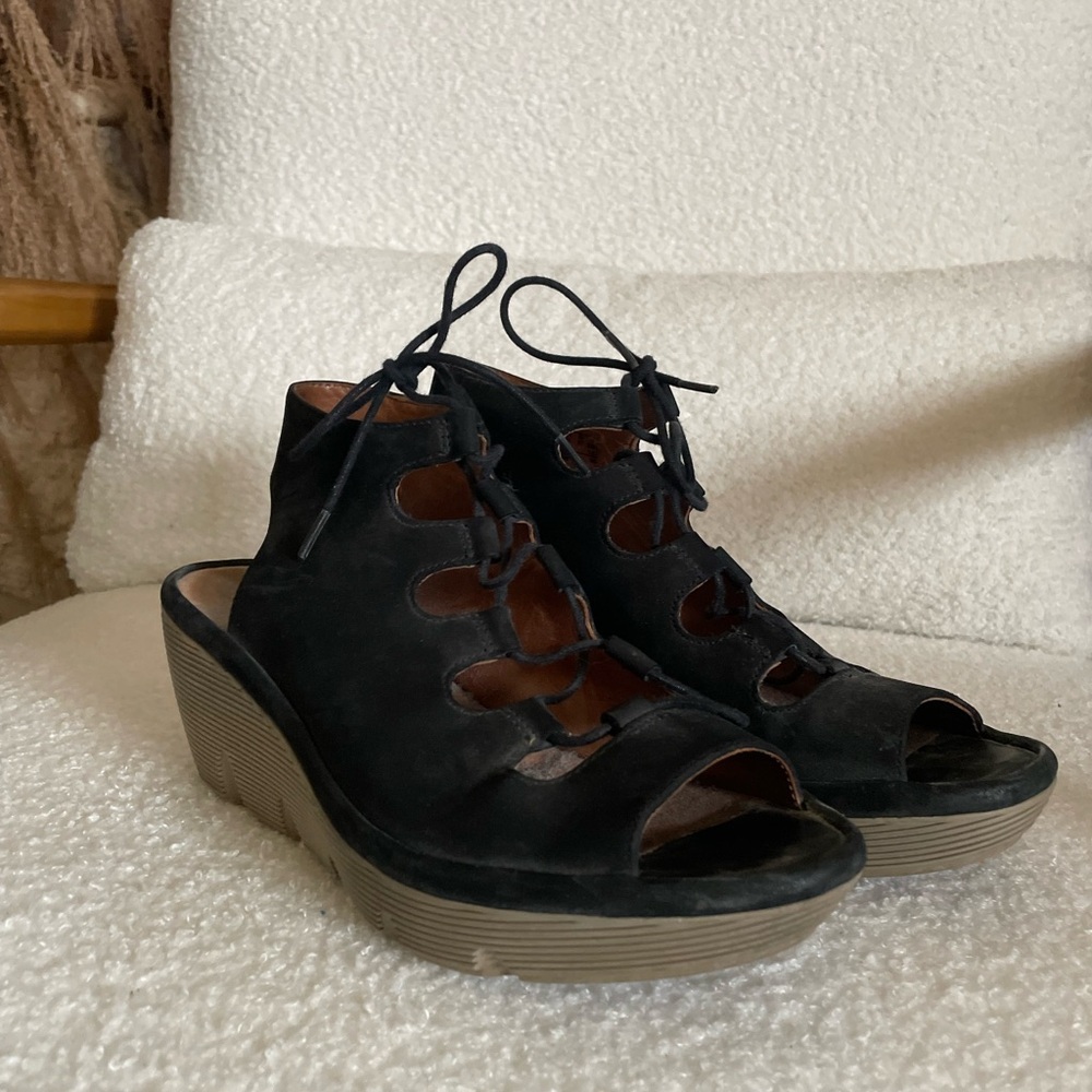 CLARKS | wedged open toe shoe